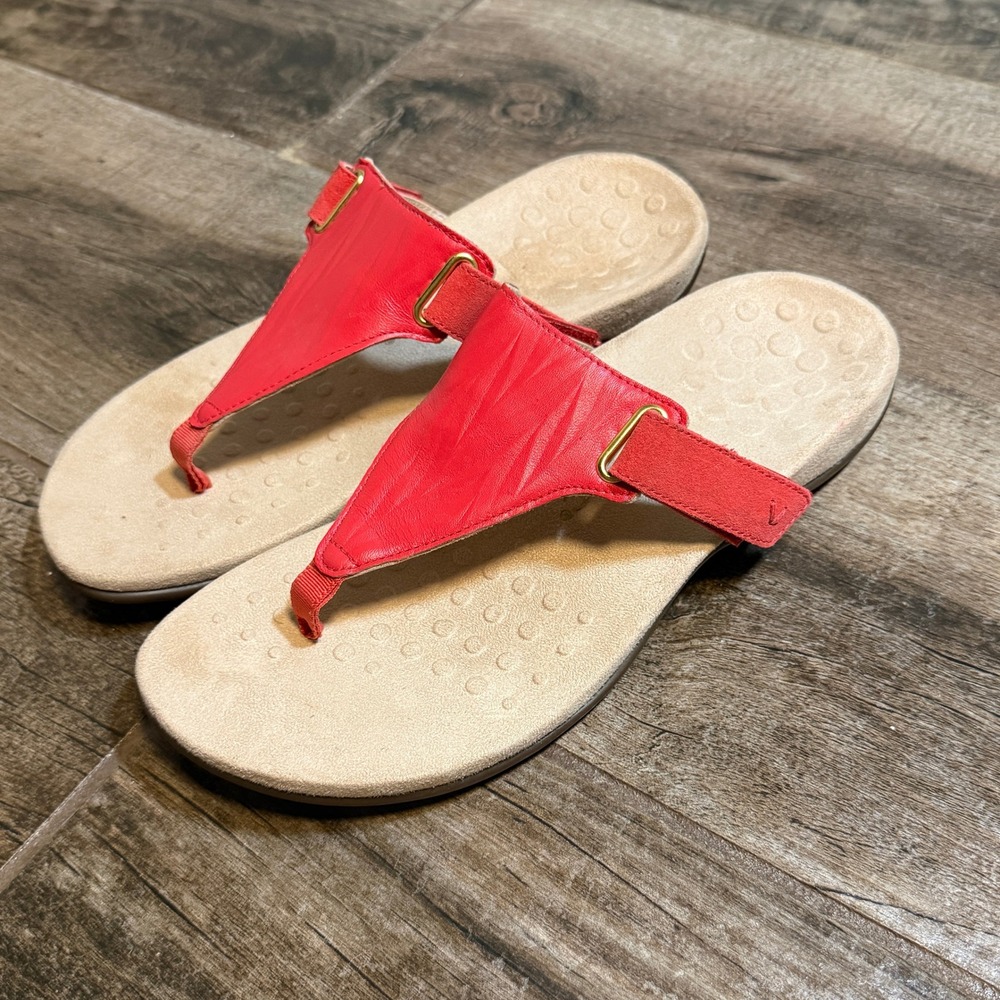 Vionic Women's Wanda Orthotic T-Strap Leather Sandal, Red,‎ 10